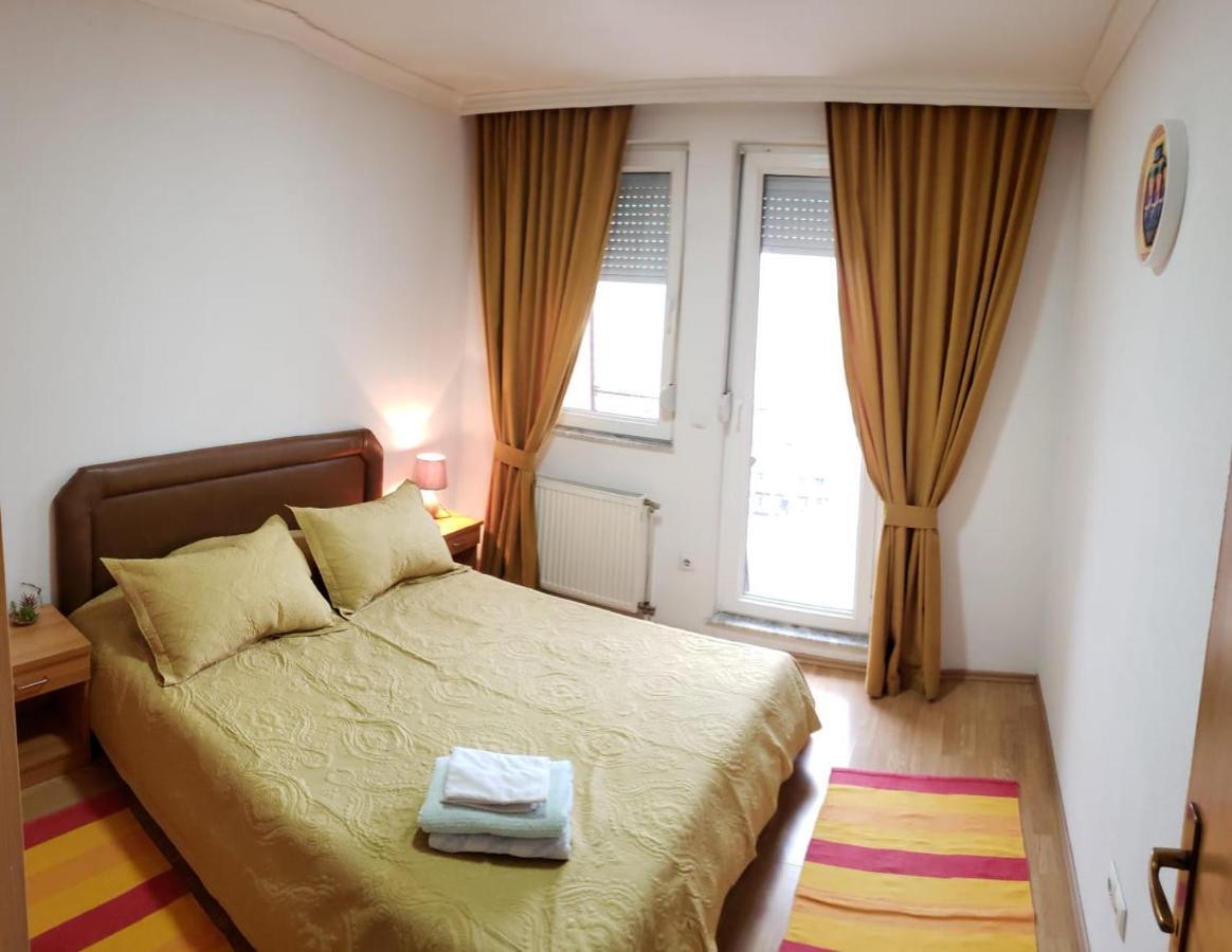 Gorgeous Apartment With City View In The City Center พริสตีนา ภายนอก รูปภาพ