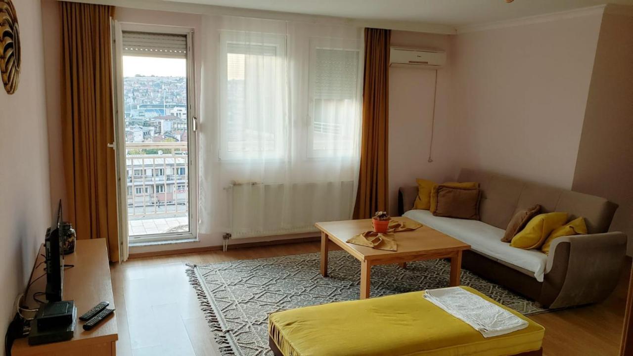 Gorgeous Apartment With City View In The City Center พริสตีนา ภายนอก รูปภาพ