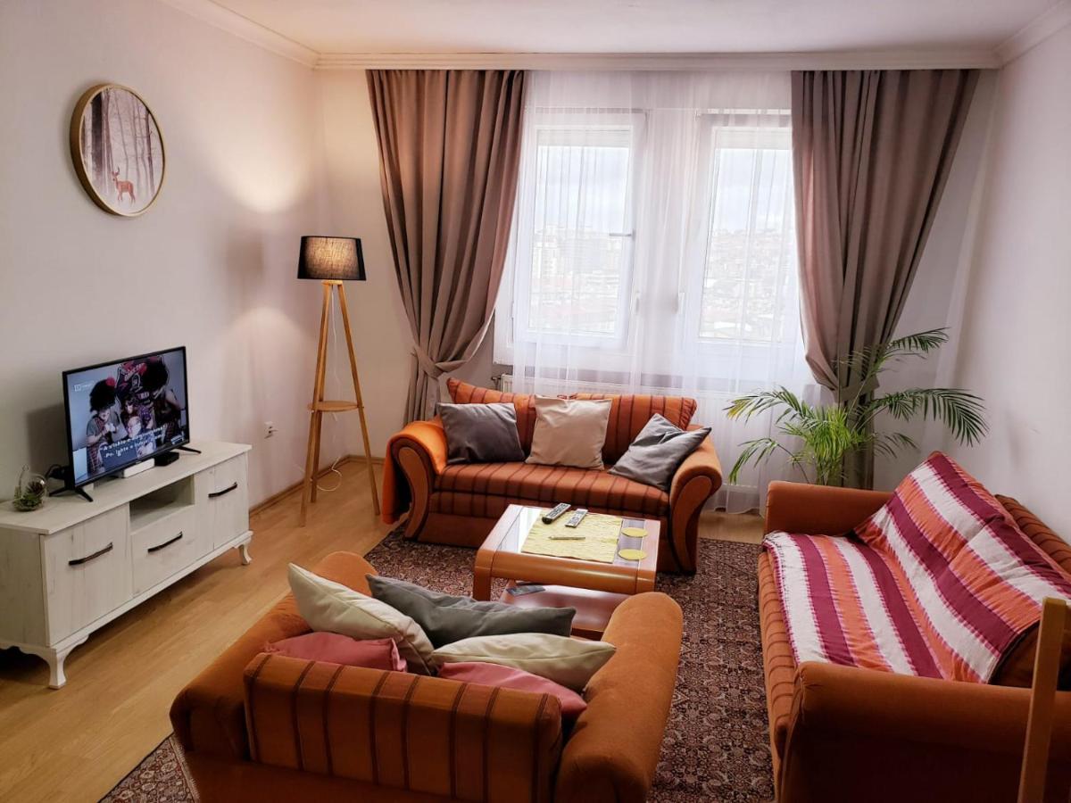 Gorgeous Apartment With City View In The City Center พริสตีนา ภายนอก รูปภาพ