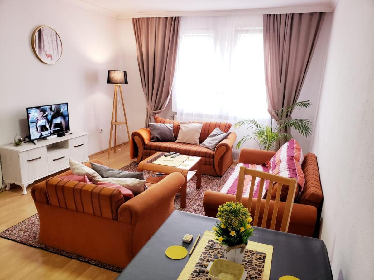 Gorgeous Apartment With City View In The City Center พริสตีนา ภายนอก รูปภาพ